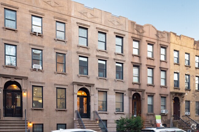 Foto del edificio - 541 Henry St