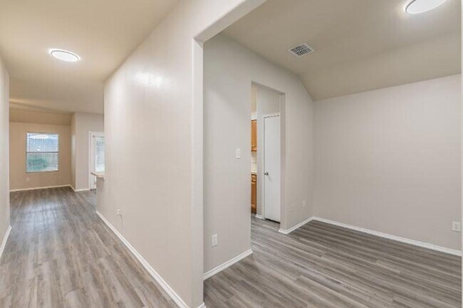 Foto del edificio - 1084 Grand National Blvd., Fort Worth, TX ...