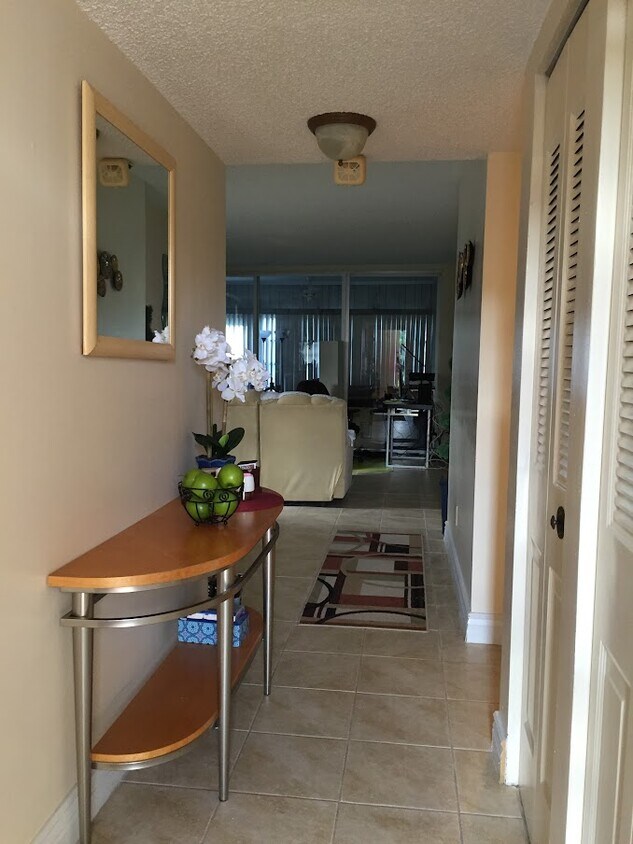 5841 NW 61st Ave Unit 102, Tamarac, FL 33319 Condo for Rent in