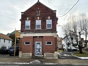 Building Photo - 119 N River St