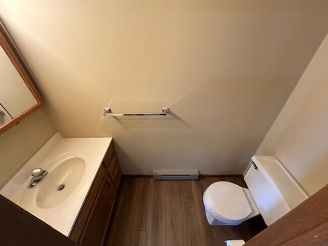 Building Photo - 2 Bedroom & 1.5 Bath Townhome with Garage ...
