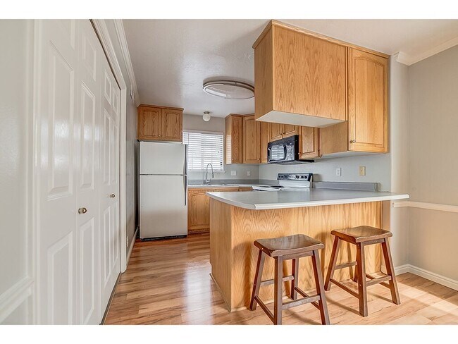 Building Photo - 465 N 300 W