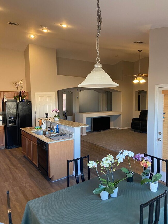 Foto del edificio - Stunning Pool Home in Redwood Estates – Prime Chandler Location!