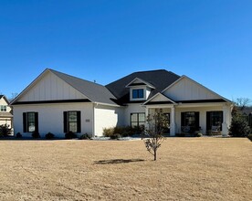 Building Photo - 111 Park Trail Dr