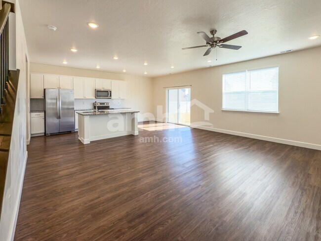 Building Photo - 1247 E Meadow Ranch Ln