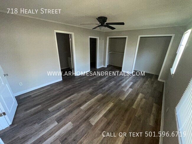 Building Photo - 718 Healy Street | $1195 | 5 beds, 2 full ...