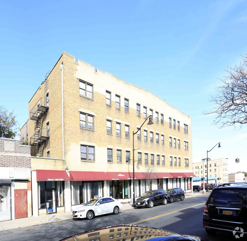 Building Photo - Harding Court