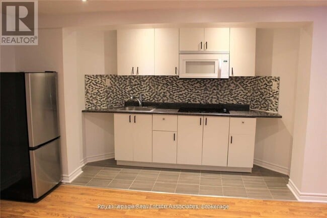 Building Photo - 155 Johnswood Crescent