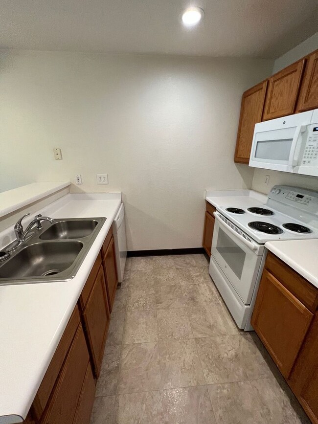 Building Photo - Nice 2 Bed 2 Bath Condo