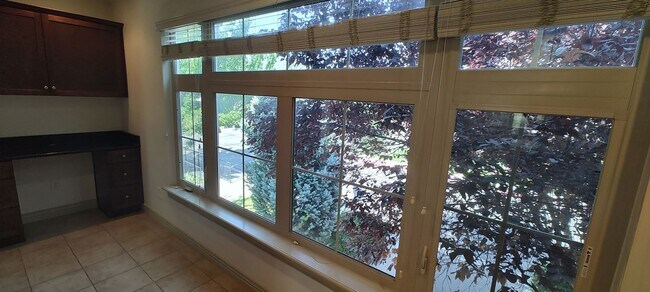 Building Photo - Beautiful Salt Lake Townhome!!!