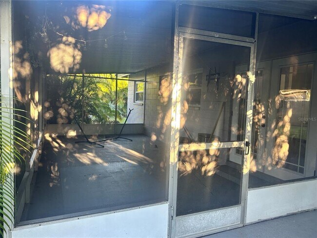 Foto del edificio - 501 Firefly Ln