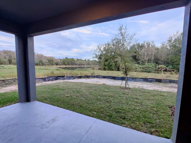 Foto del edificio - 423 Whispering Oaks Ct