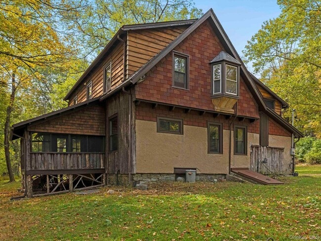 Building Photo - 5 Riverby Ln