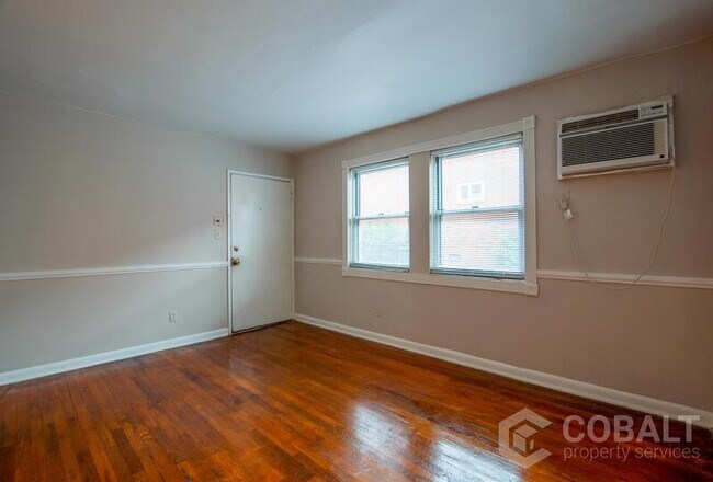 Foto del edificio - 944 St Charles Ave NE