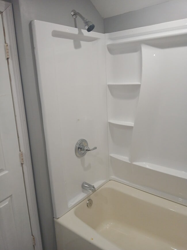 Building Photo - 189 Putnam St