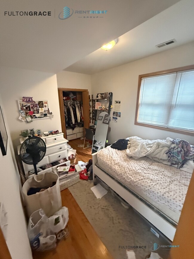 Building Photo - 819 N Wood St