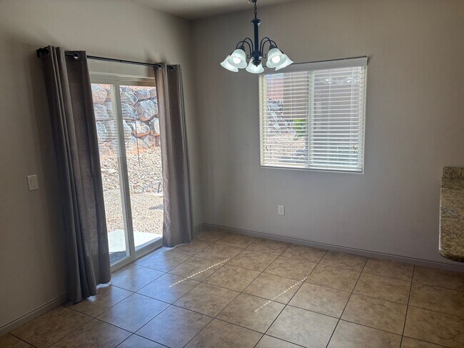 Foto del edificio - Beautiful 3 bedroom, 2.5 bath  townhome in...