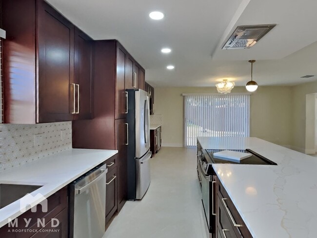 Building Photo - 10100 Paradise Blvd