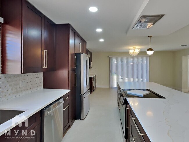 Foto del edificio - 10100 Paradise Blvd