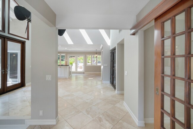 Building Photo - 29131 Kensington Dr