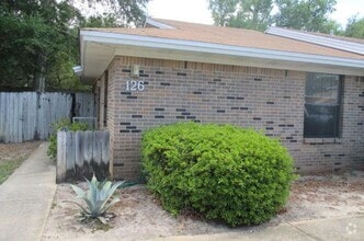 Building Photo - 126 Classic Ct