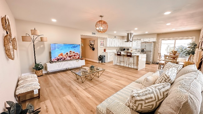 Building Photo - 2043 Sombrero Dr