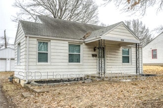 Building Photo - 10522 E 10th St S