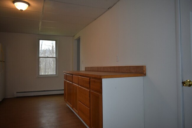 Building Photo - 333 William St