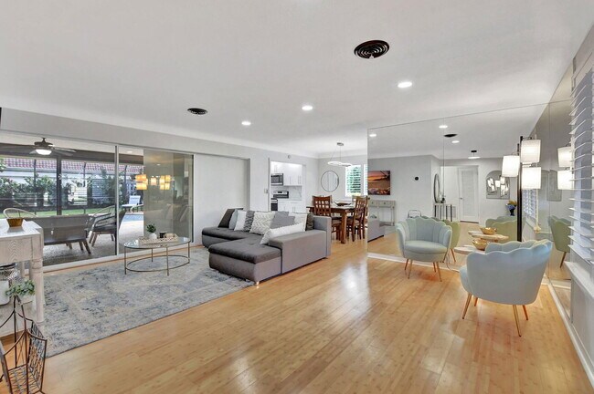 Building Photo - 798 E Boca Raton Rd