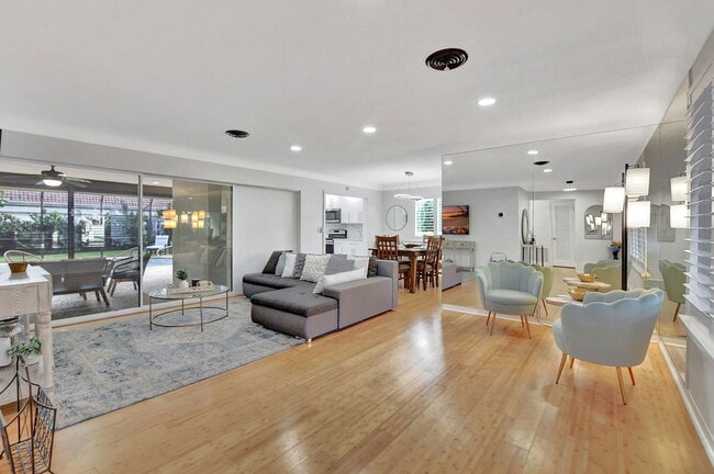 Photo - 798 E Boca Raton Rd House