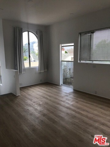 Building Photo - 1165 Palms Blvd
