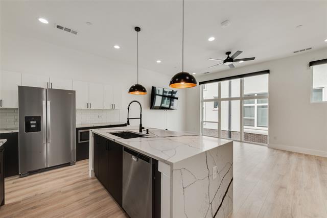 Foto del edificio - 2038 N Prairie Ave