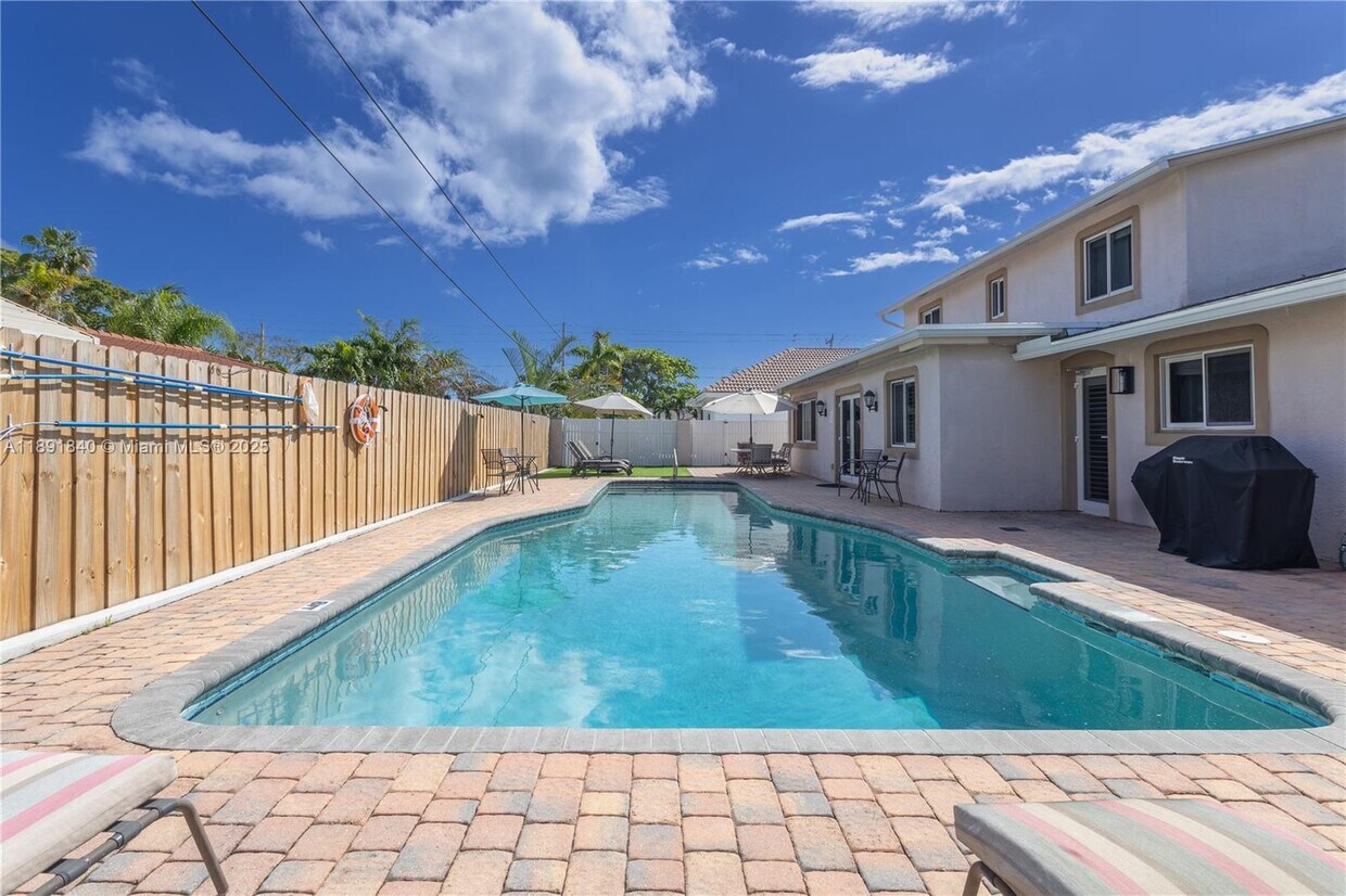 Foto principal - 1660 NE 25th Ave