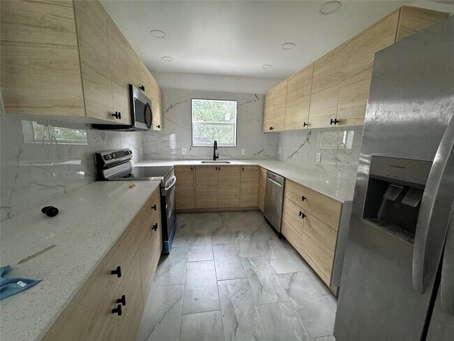Foto del edificio - 136 NE 60th St