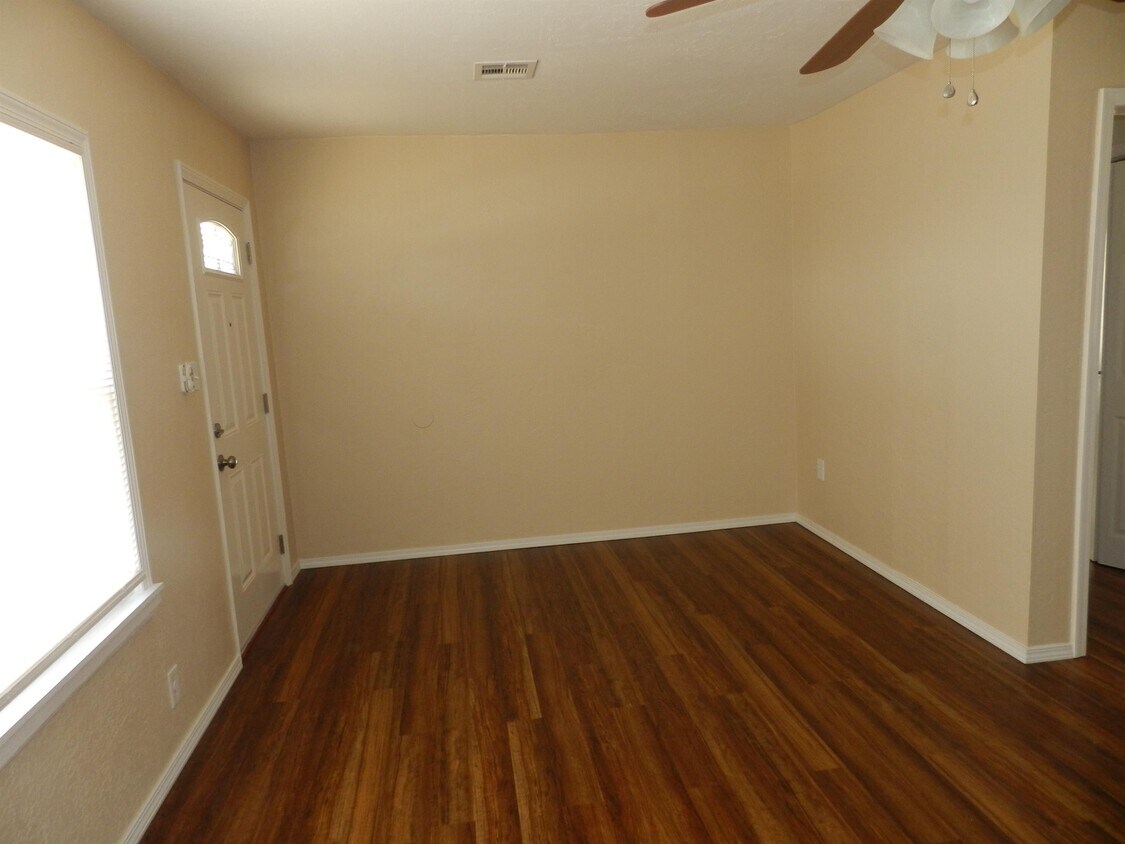 Primary Photo - 2704 NW 26th St