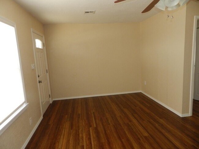 Foto del edificio - 2704 NW 26th St