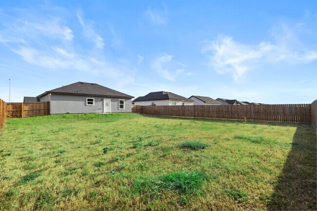 Foto del edificio - BRAND NEW HOMES FOR LEASE IN MERCEDES! CHO...