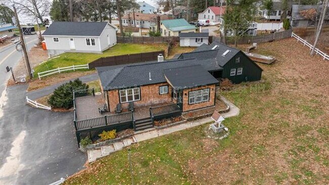 Building Photo - 94 Lakeshore Dr