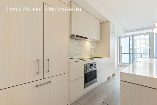 Building Photo - Modern 1 Bed+Den, 2 Baths Apartment/Condo ...