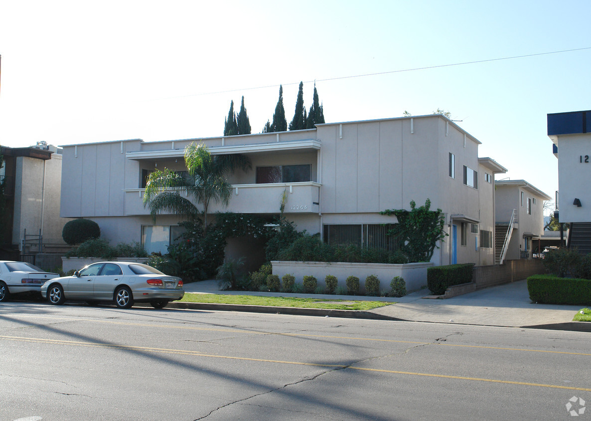 Building Photo - 12206 Magnolia Blvd