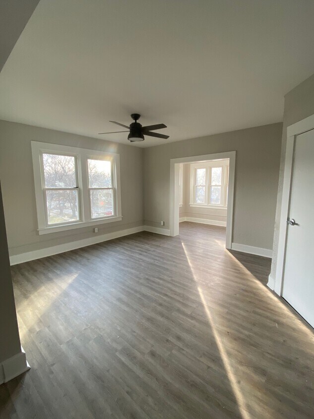 Living Room - 731 South Grand Ave W