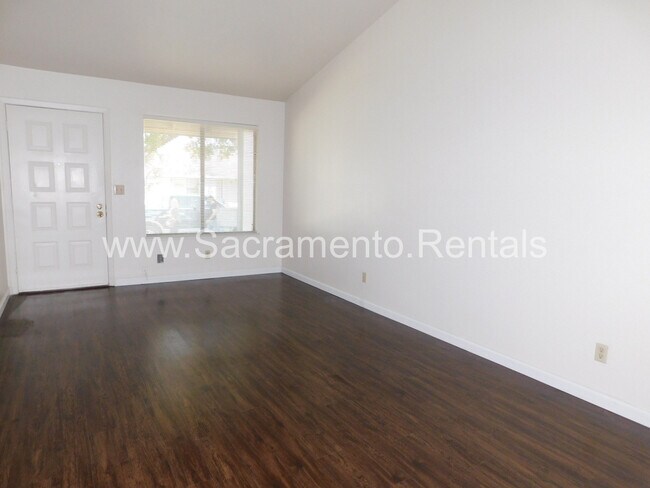 Foto del edificio - Spacious 2bd/2ba Foothill Farms Duplex with 2 Car Garage