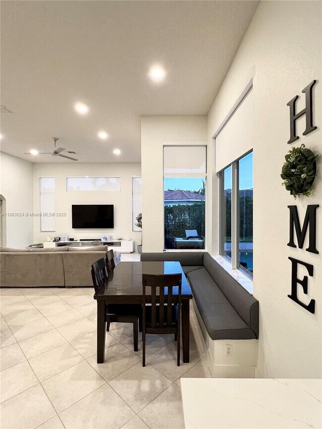 Building Photo - 3806 Oak Ridge Cir
