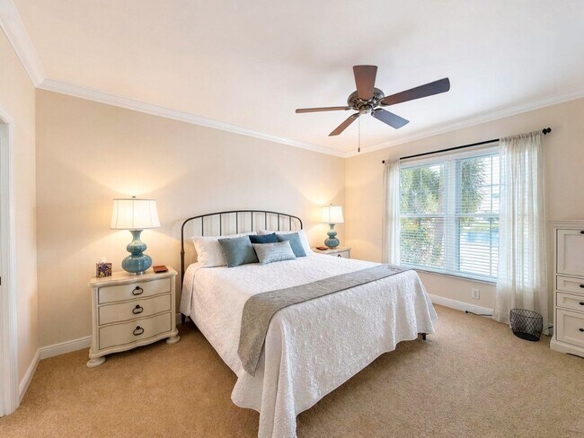 Foto del edificio - Furnished 2-bedroom, 2-bath first-floor condo