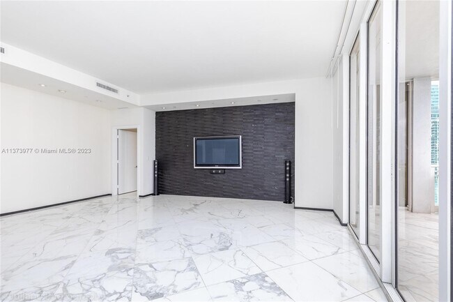 Foto del edificio - 901 Brickell Key Blvd