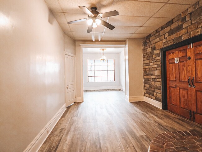Building Photo - 1305 S Cameron St