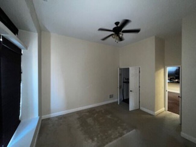 Foto del edificio - 1010 S Oakley Blvd