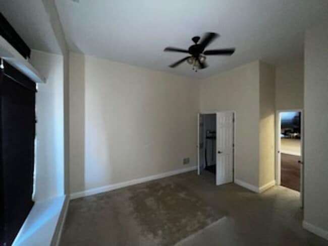 Building Photo - 1010 S Oakley Blvd
