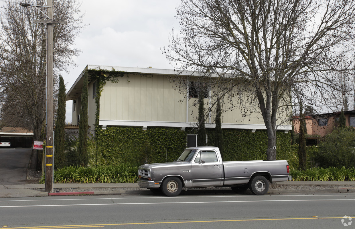 Building Photo - 2444-2452 Old Sonoma Rd