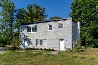Building Photo - 4006 Center Rd